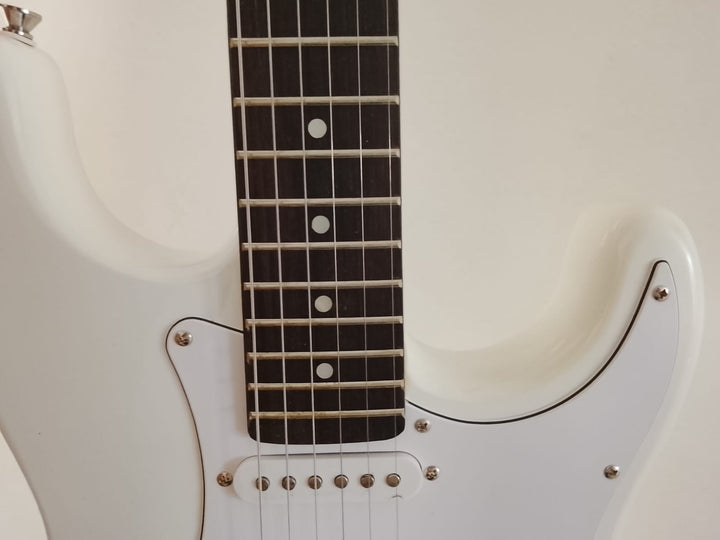 GUITARRA ELECTRICA FEMNTO (USADA)