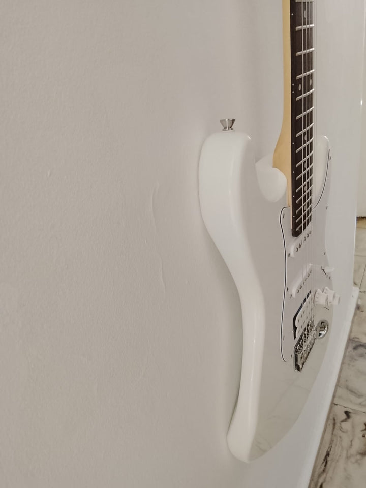 GUITARRA ELECTRICA FEMNTO (USADA)