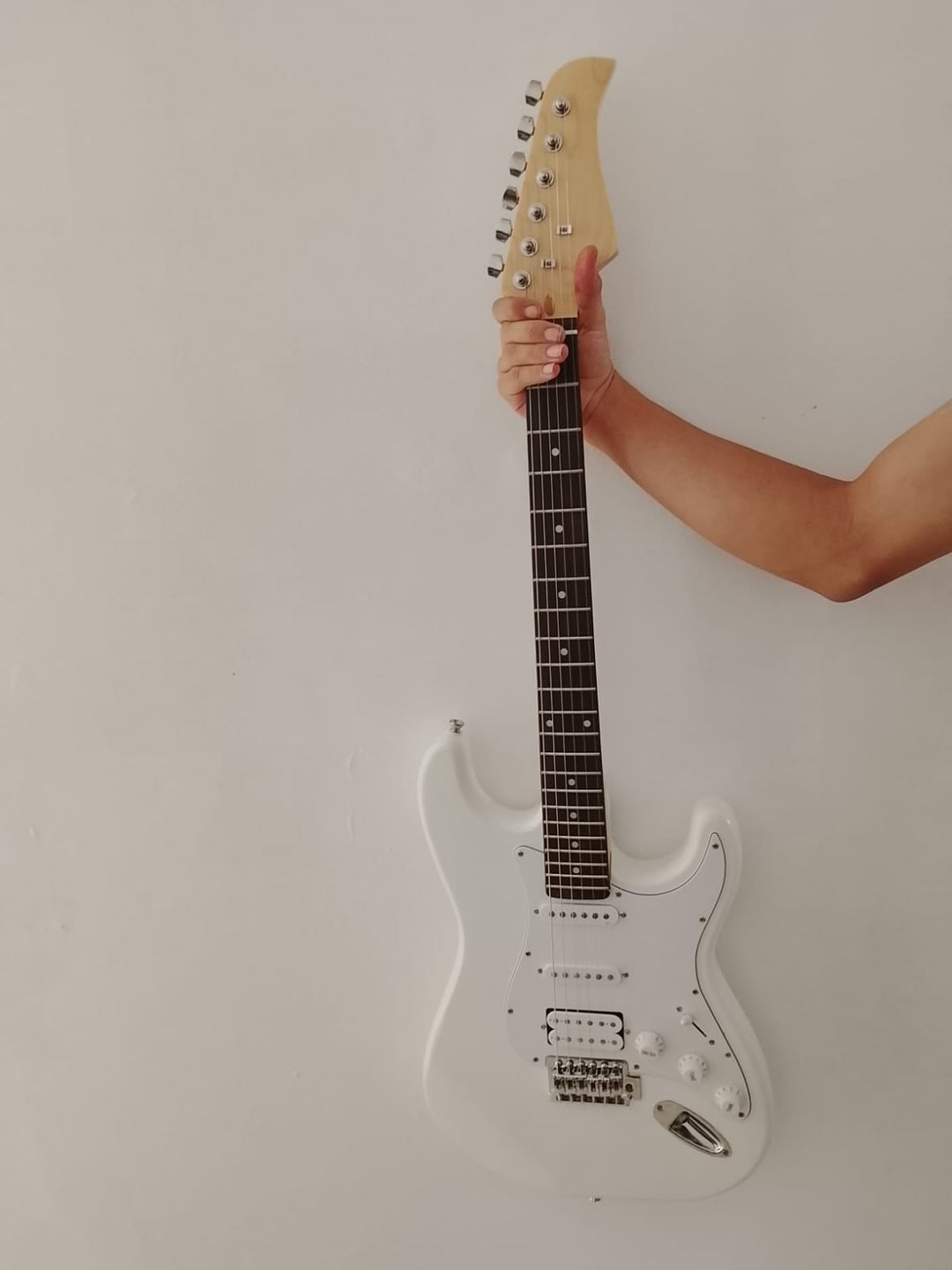 GUITARRA ELECTRICA FEMNTO (USADA)