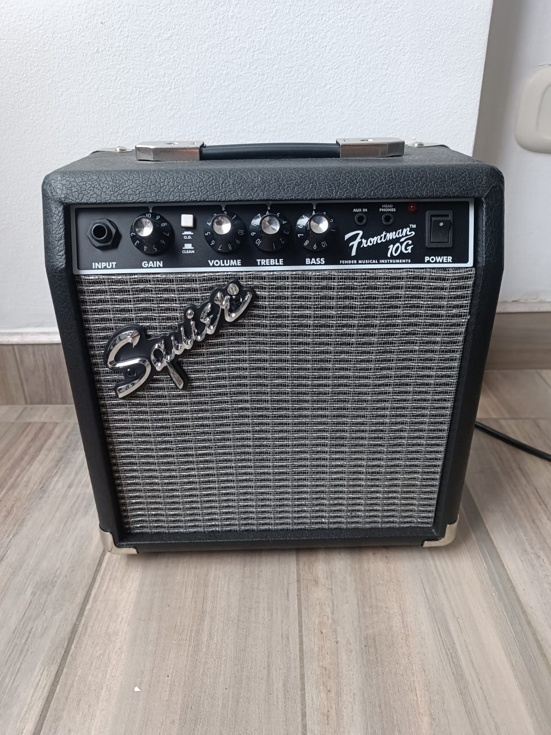 GUITARRA ELECTRICA EN COMBO FENDER SQUIER BULLET (USADA)