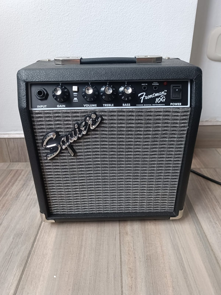 GUITARRA ELECTRICA EN COMBO FENDER SQUIER BULLET (USADA)