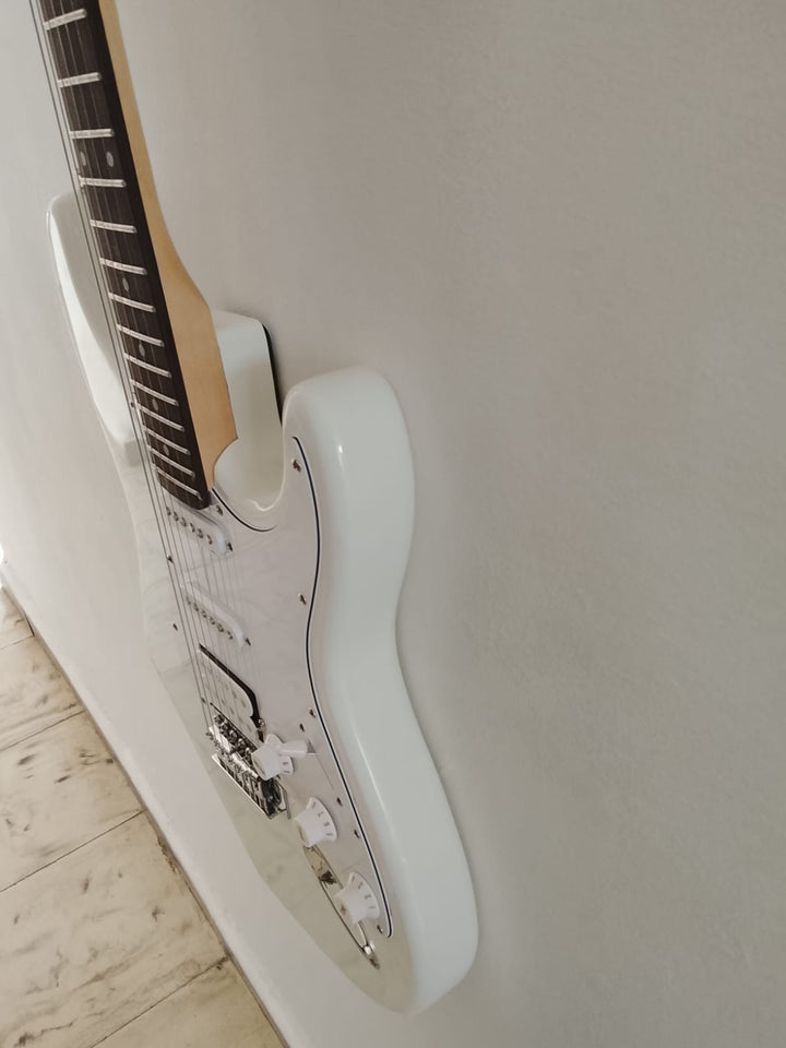 GUITARRA ELECTRICA FEMNTO (USADA)